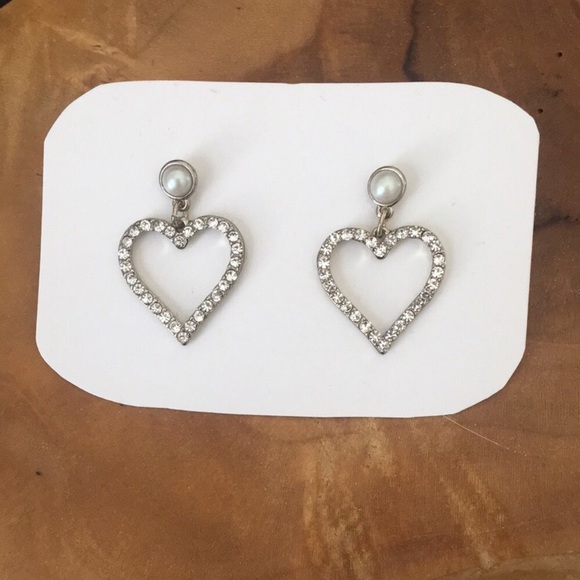Ann Taylor Jewelry - Beautiful heart pearl and crystal earrings